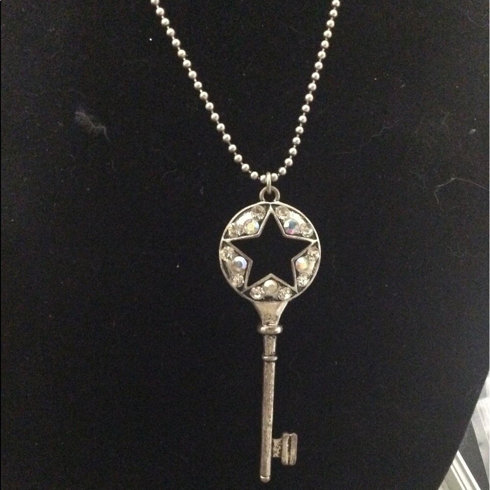 Women’s necklace